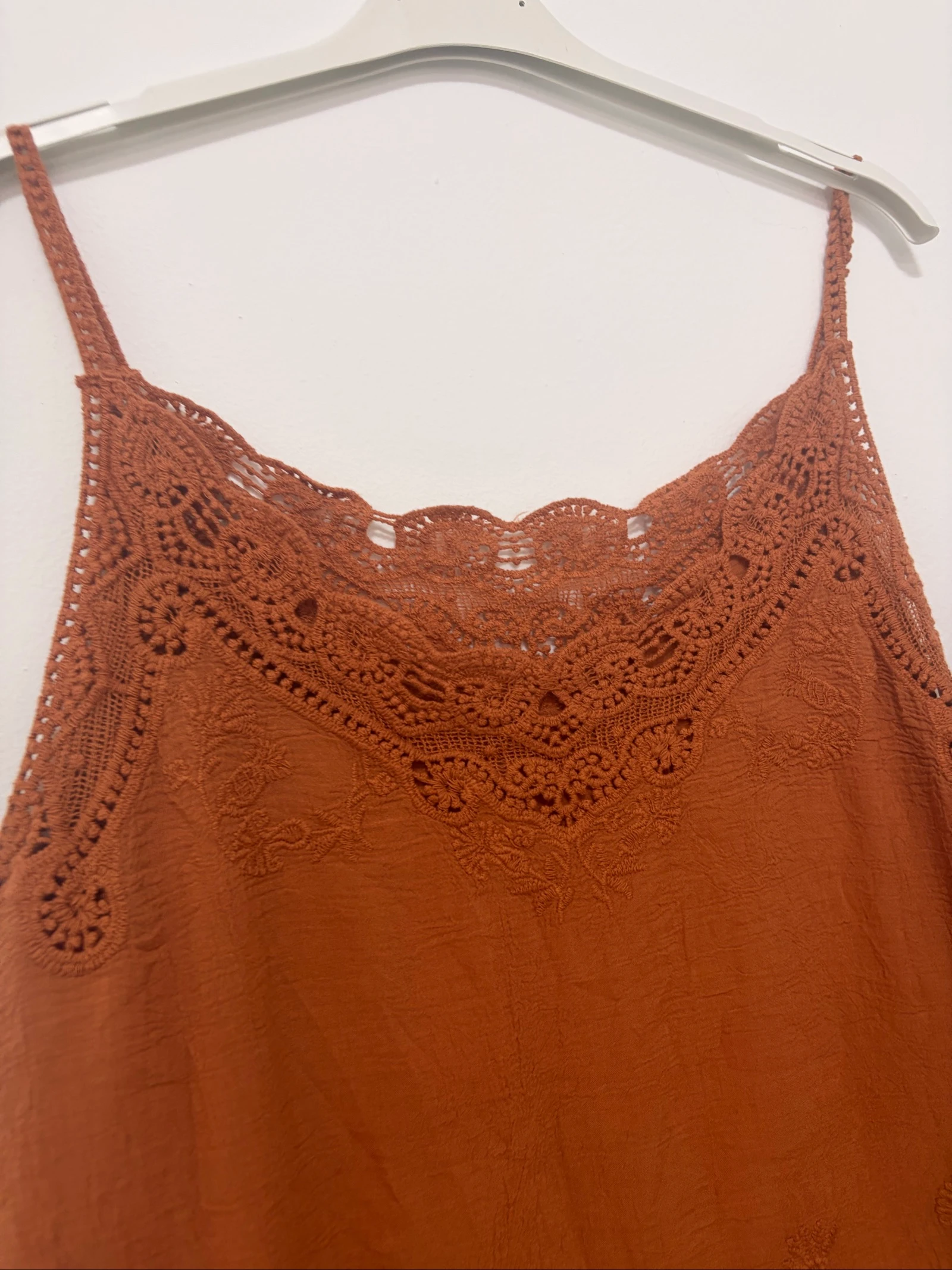 Crop top de algodón color tierra bordado  – photo 2